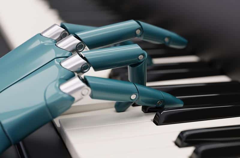 Een grijs-blauwe robothand speelt piano